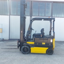 7-carrello elevatore marca om modello E25AC